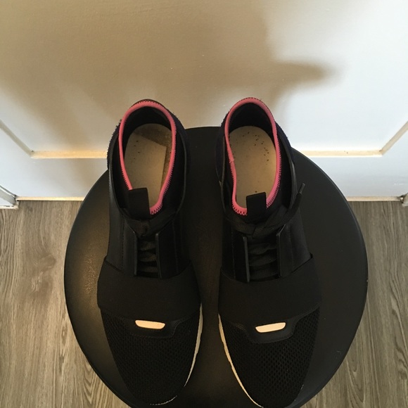 Shoes - Picture 3 of 6